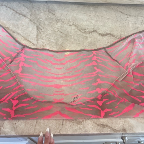 Beach bunny cover up. - Picture 4 of 14